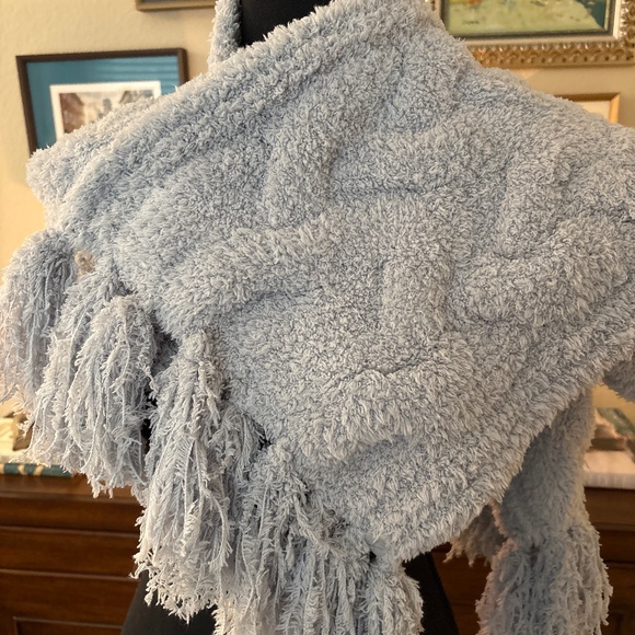 Barefoot Dreams Cozychic ICE BLUE Cable-Knit Fringe Scarf-Never Worn - Picture 5 of 5